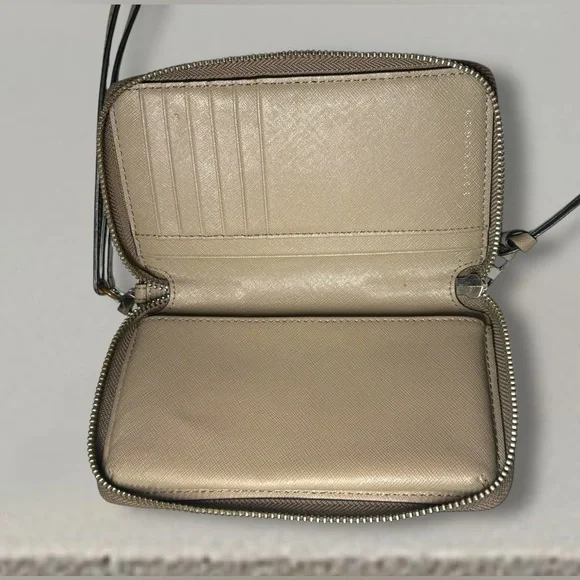 ✨EUC Tory Burch Diamond Laser Cut Zip Around, Leather Wallet/Wristlet - Picture 4 of 6